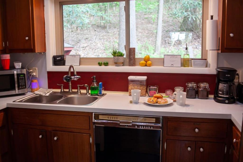 Modern Cabin With Hot Tub Grill Lake Beach Wineries Hiking Fishing And Hershey Park Family And Pet Friendly Superhosts On Ab&B Mount Gretna 外观 照片