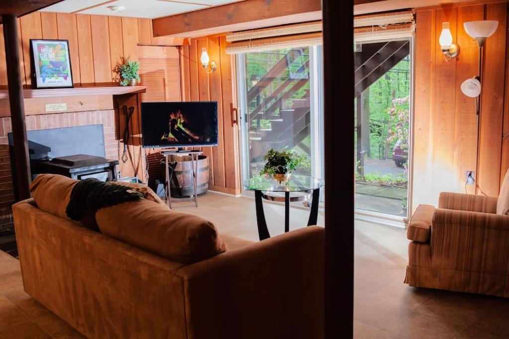 Modern Cabin With Hot Tub Grill Lake Beach Wineries Hiking Fishing And Hershey Park Family And Pet Friendly Superhosts On Ab&B Mount Gretna 外观 照片