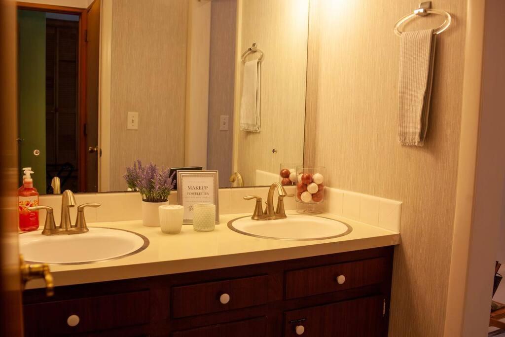 Modern Cabin With Hot Tub Grill Lake Beach Wineries Hiking Fishing And Hershey Park Family And Pet Friendly Superhosts On Ab&B Mount Gretna 外观 照片