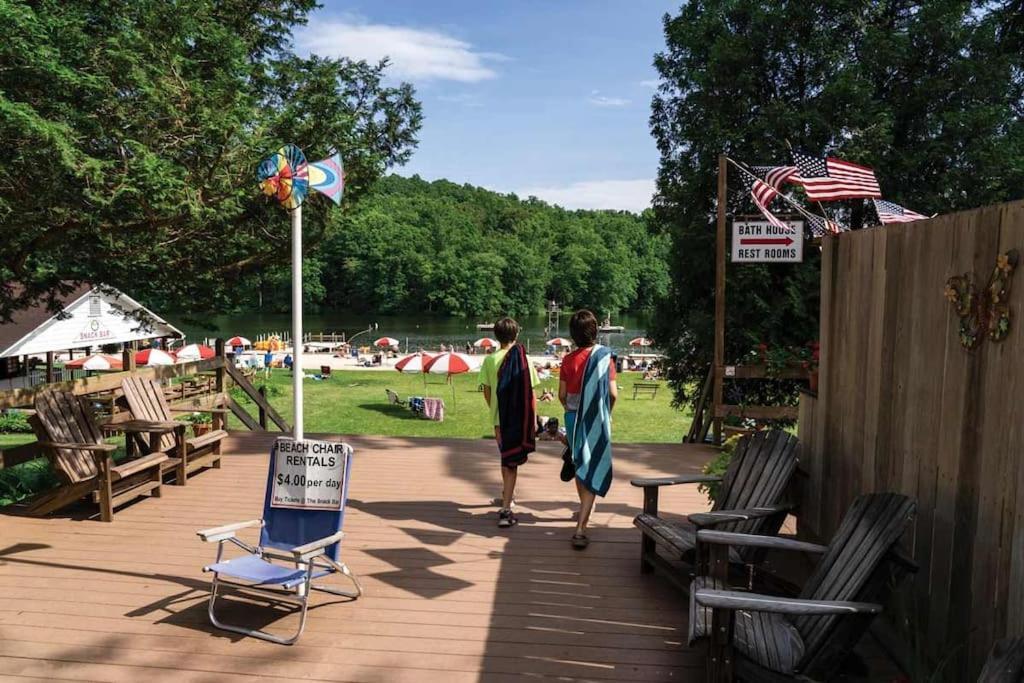 Modern Cabin With Hot Tub Grill Lake Beach Wineries Hiking Fishing And Hershey Park Family And Pet Friendly Superhosts On Ab&B Mount Gretna 外观 照片