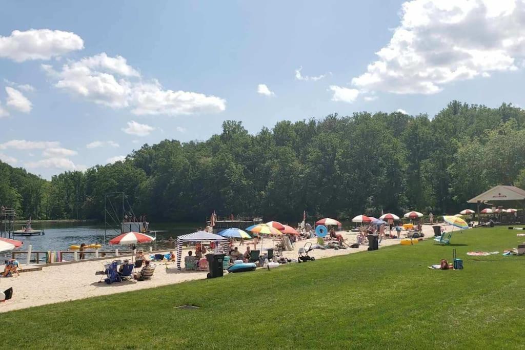 Modern Cabin With Hot Tub Grill Lake Beach Wineries Hiking Fishing And Hershey Park Family And Pet Friendly Superhosts On Ab&B Mount Gretna 外观 照片